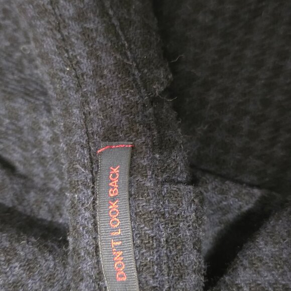 The Gigi Men's Dark Navy houndstooth pattern Casual blazer(Size 54) - Picture 7 of 9